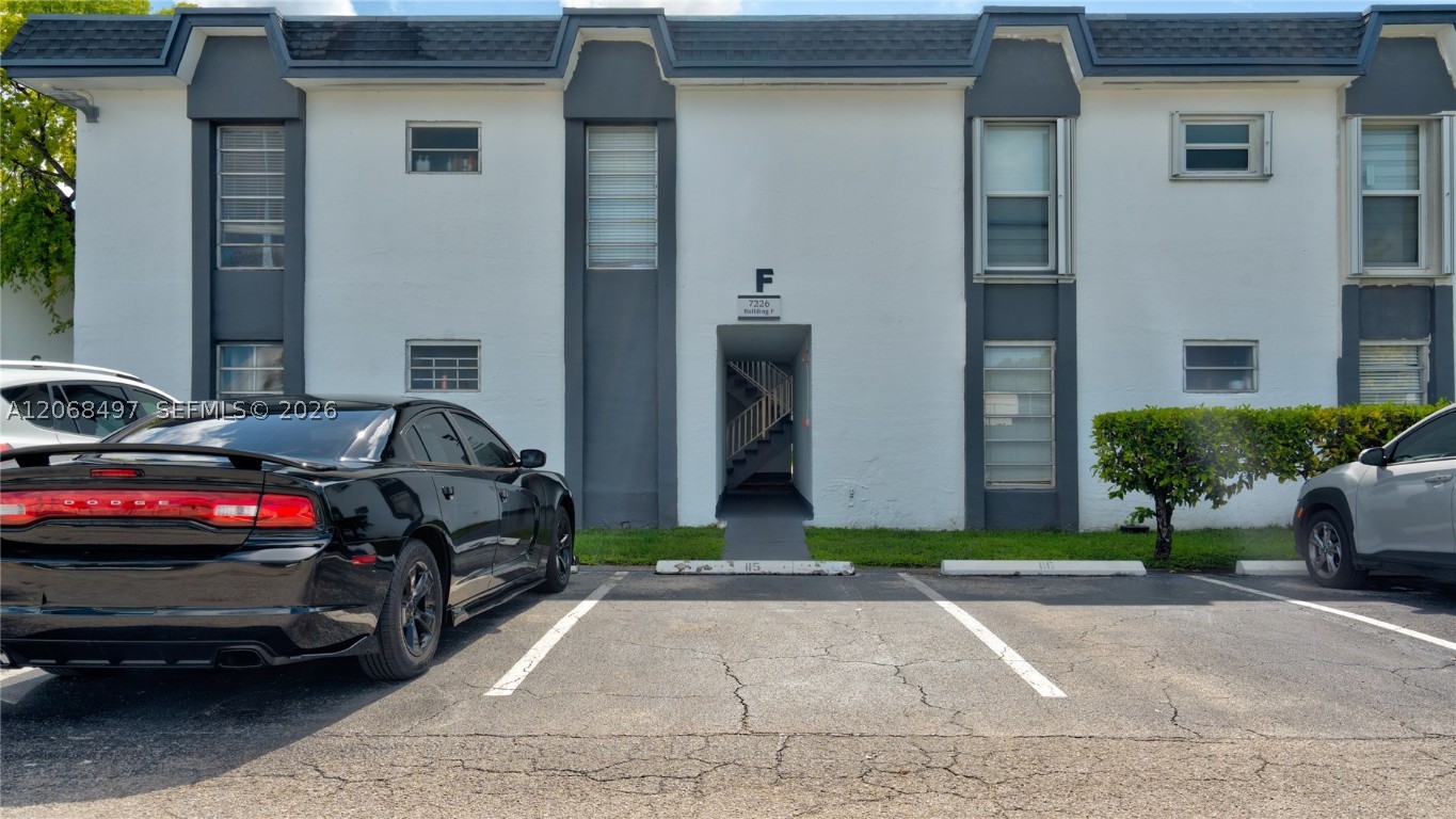 7226 SW 94th #F8, Miami, FL, 33173 - Investment Condo. Photo #1