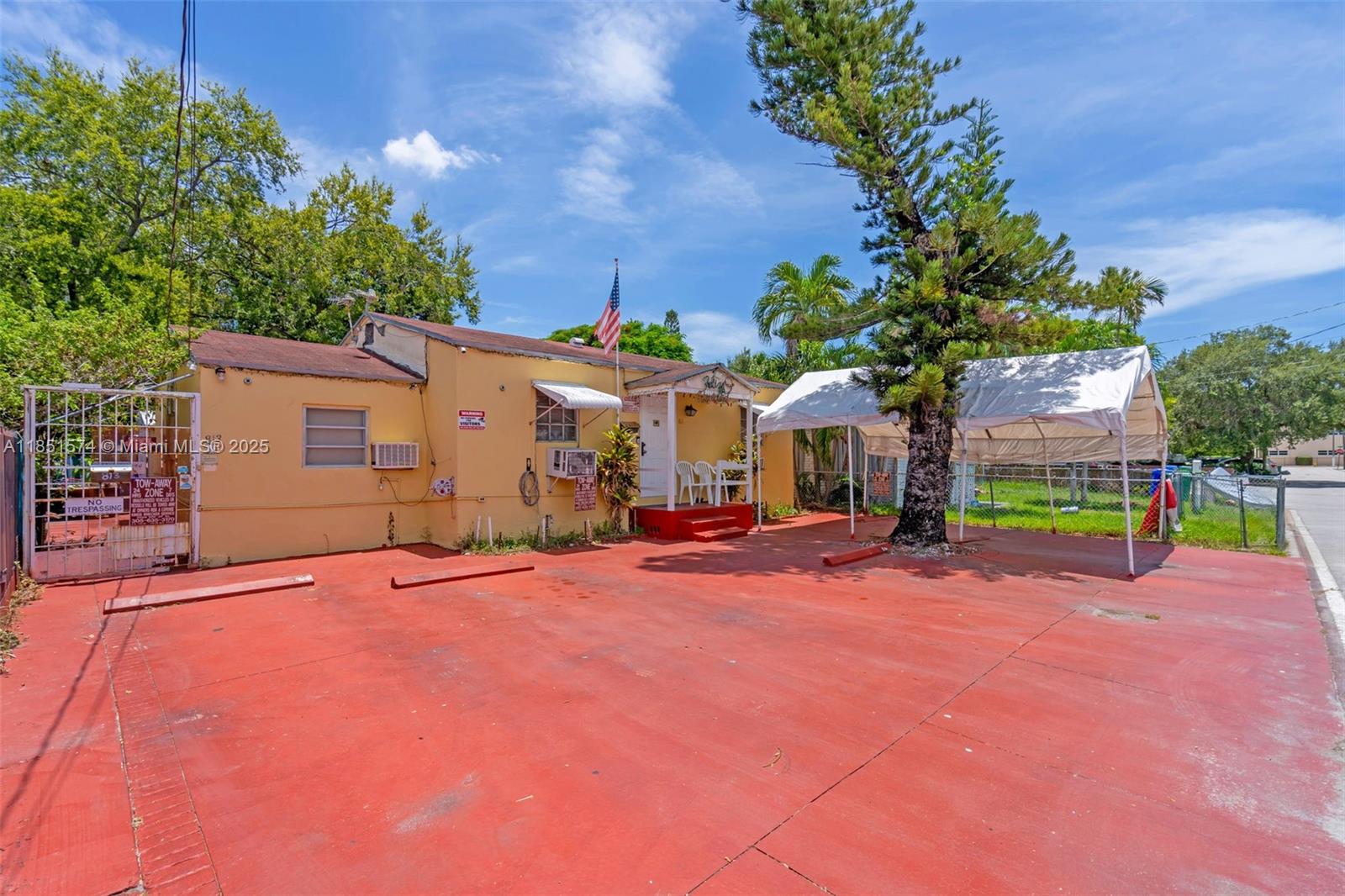 811 NW 24th Ct, Miami, FL, 33125 - Investment Single Family Home. Photo #1