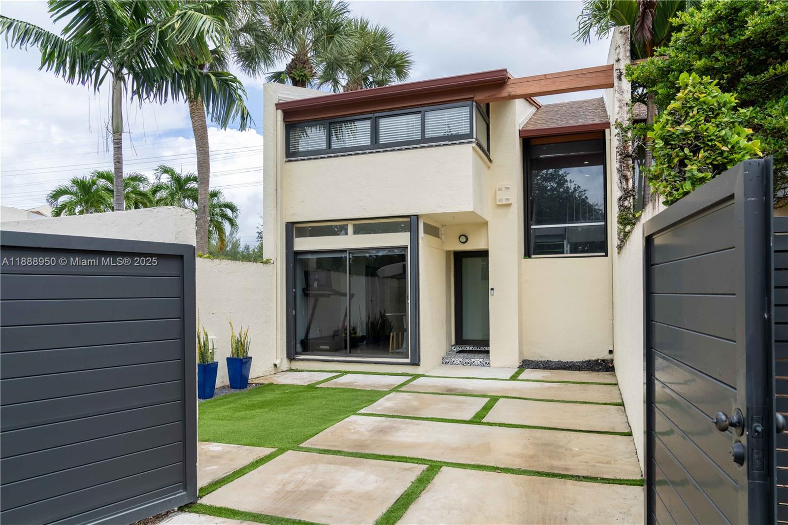 7691 SW 103rd Pl, Miami, FL, 33173 - Investment Single Family Home. Photo #1