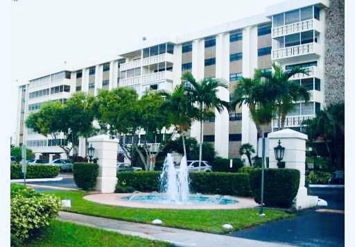 800 NE 195th St #307, Miami, FL, 33179 - Investment Condo. Photo #1