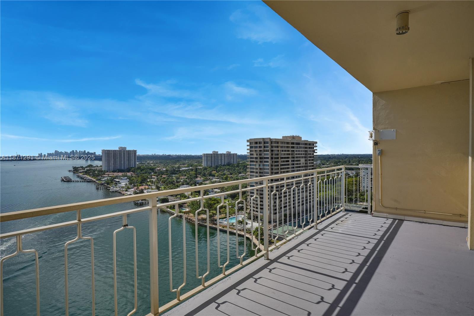 11111 Biscayne Blvd #21C, Miami, FL, 33181 - Investment Condo. Photo #1