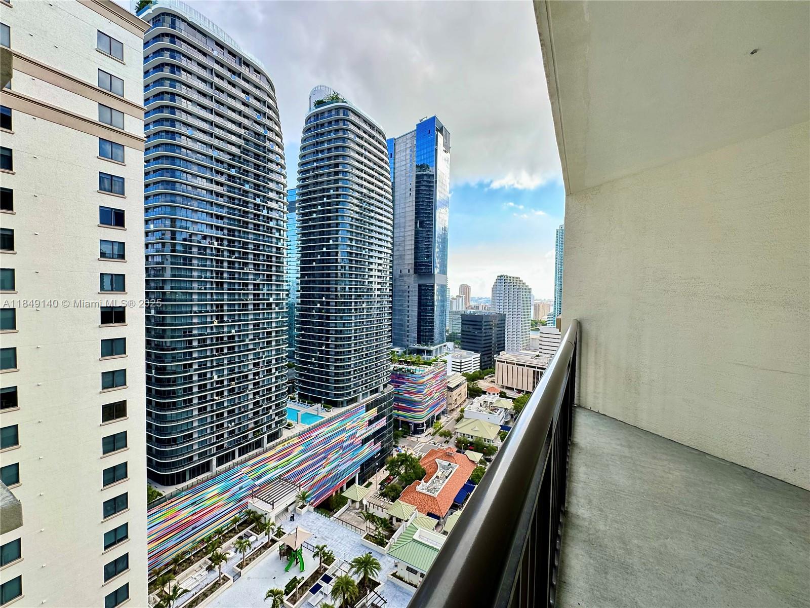999 SW 1st Ave #2801, Miami, FL, 33130 - Investment Condo. Photo #1