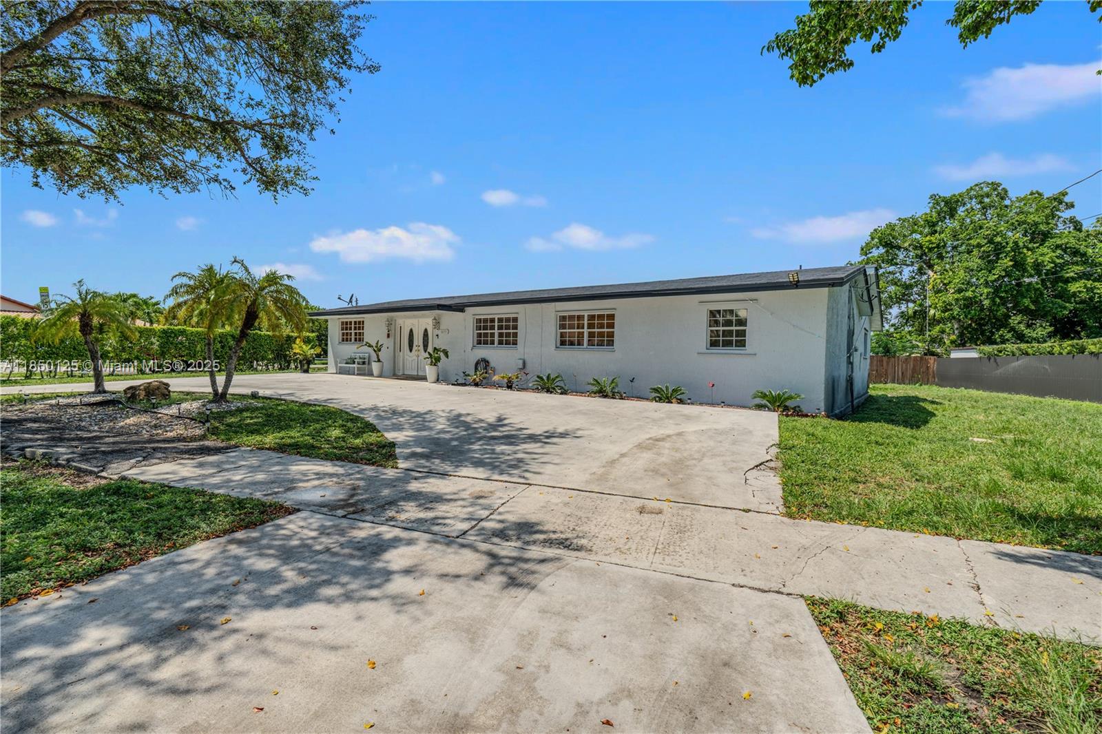10351 SW 49th St, Miami, FL, 33165 - Investment Single Family Home. Photo #1
