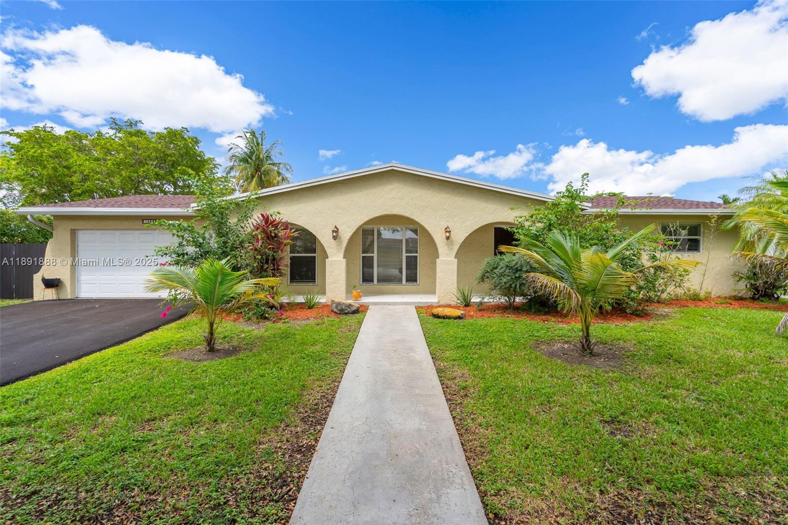 14263 SW 76th St, Miami, FL, 33183 - Investment Single Family Home. Photo #1