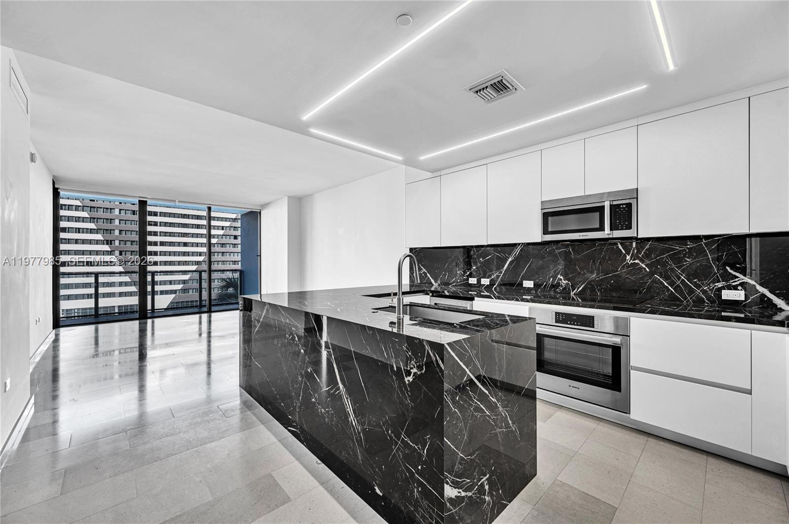 88 SW 7th #806, Miami, FL, 33130 - Investment Condo. Photo #1