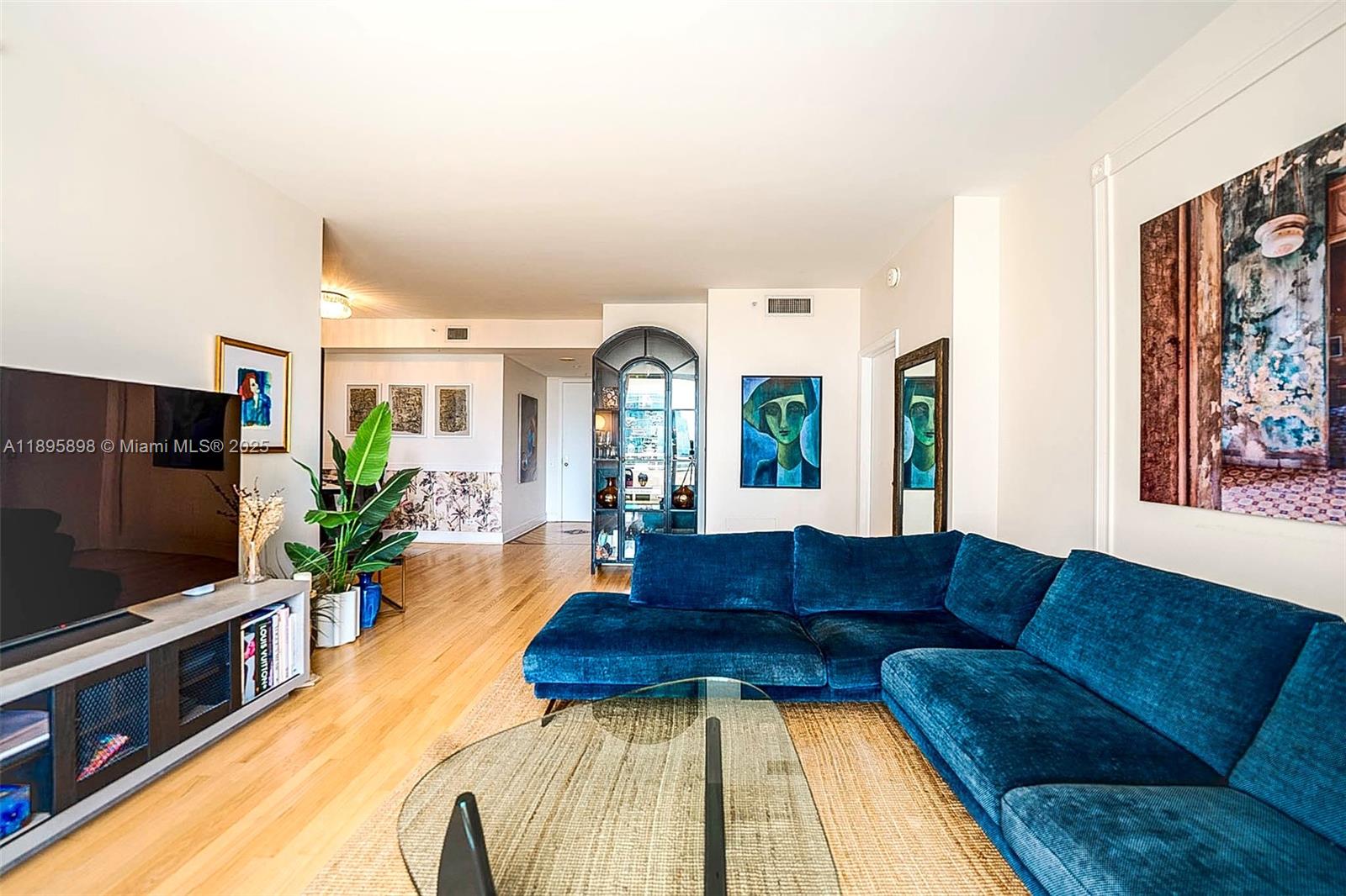 888 Brickell Key Dr #903, Miami, FL, 33131 - Investment Condo. Photo #1