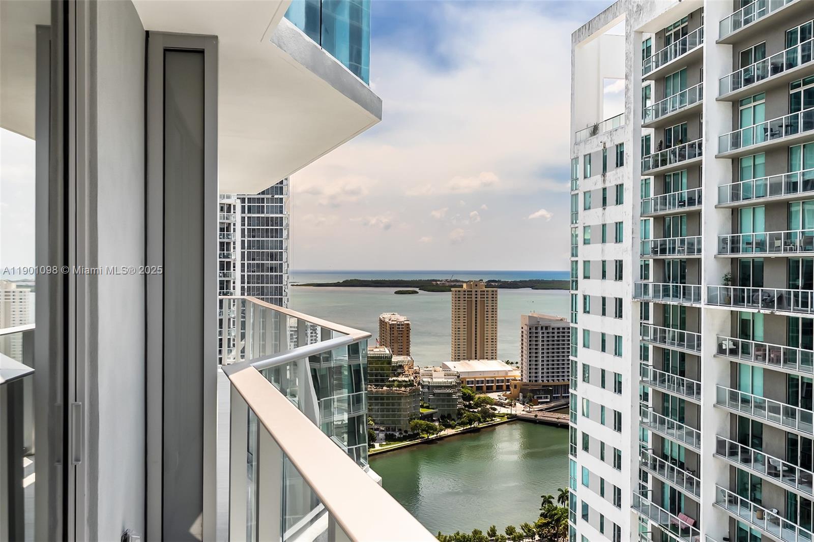 77 SE 5th Street #2107, Miami, FL, 33131 - Investment Condo. Photo #1