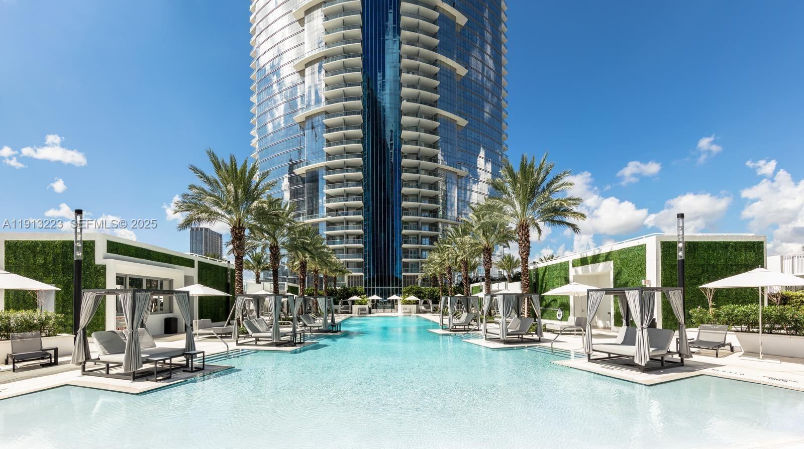 851 NE 1st #1811, Miami, FL, 33132 - Investment Condo. Photo #1