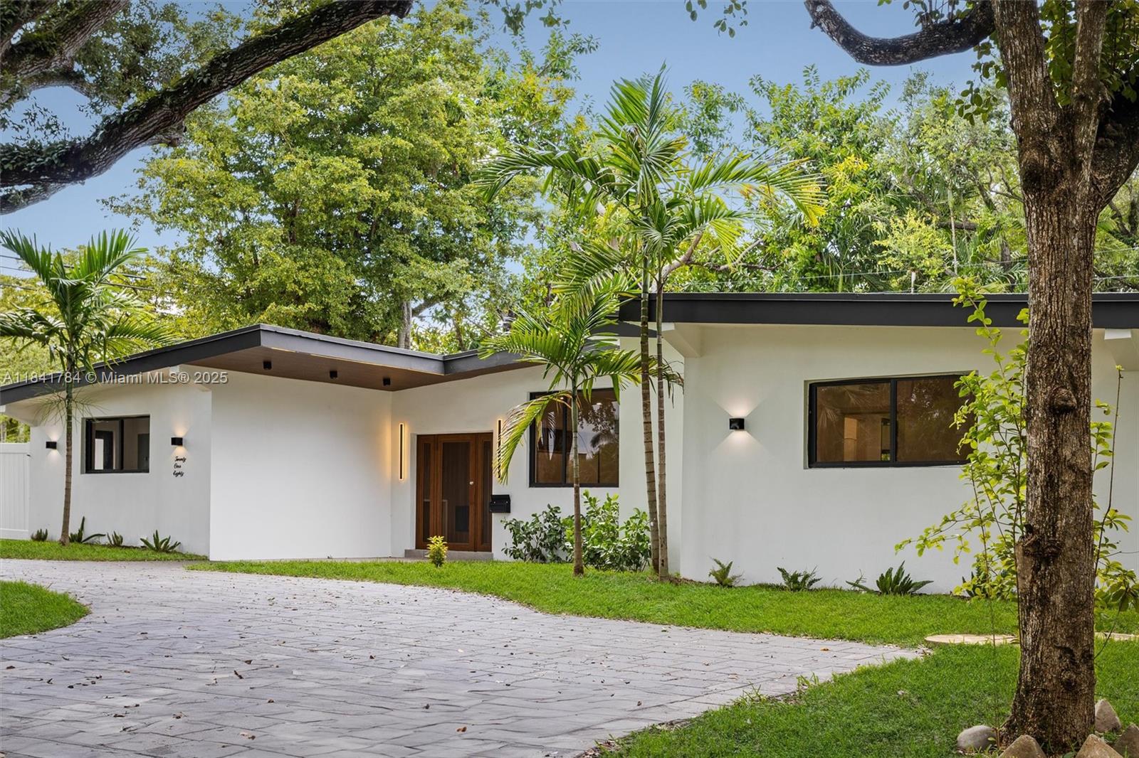 2180 NE 190th Ter, Miami, FL, 33179 - Investment Single Family Home. Photo #1