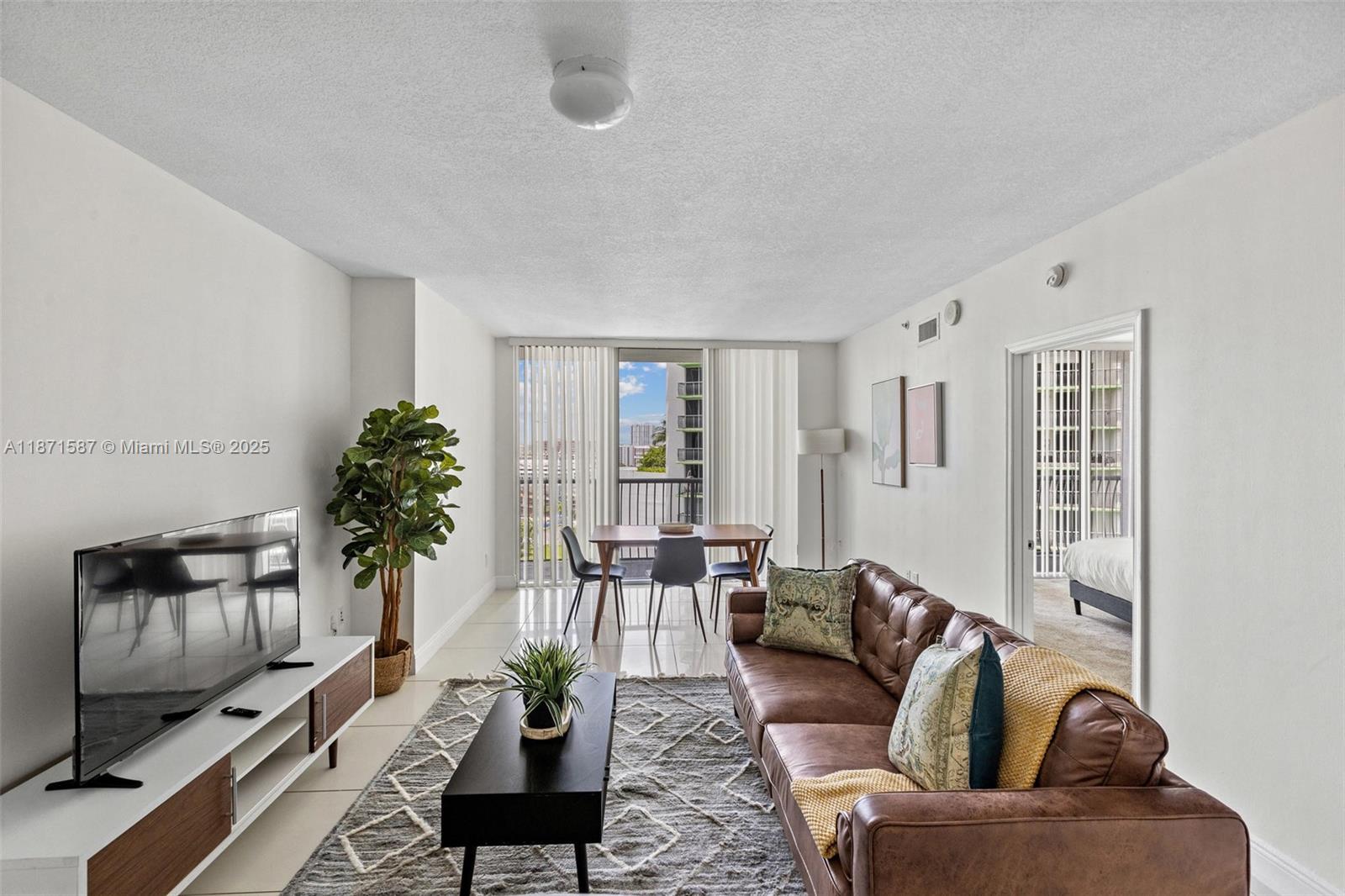 1750 N Bayshore Dr #1811, Miami, FL, 33132 - Investment Condo. Photo #1