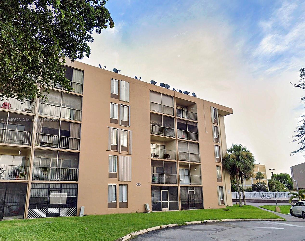 9120 Fontainebleau Blvd #404, Miami, FL, 33172 - Investment Condo. Photo #1
