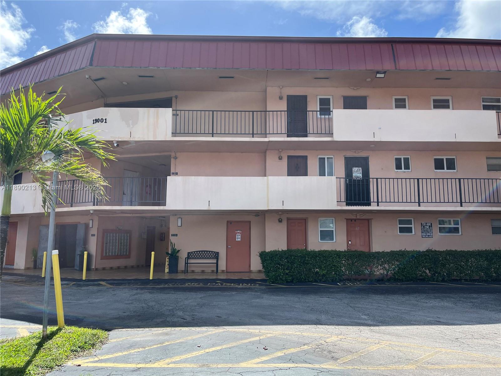 19001 NE 14th Ave #107, Miami, FL, 33179 - Investment Condo. Photo #1