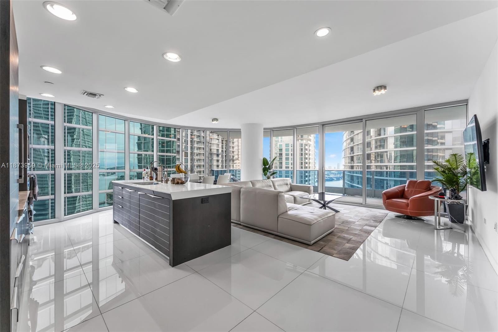 200 Biscayne Boulevard Way #3601, Miami, FL, 33131 - Investment Condo. Photo #1