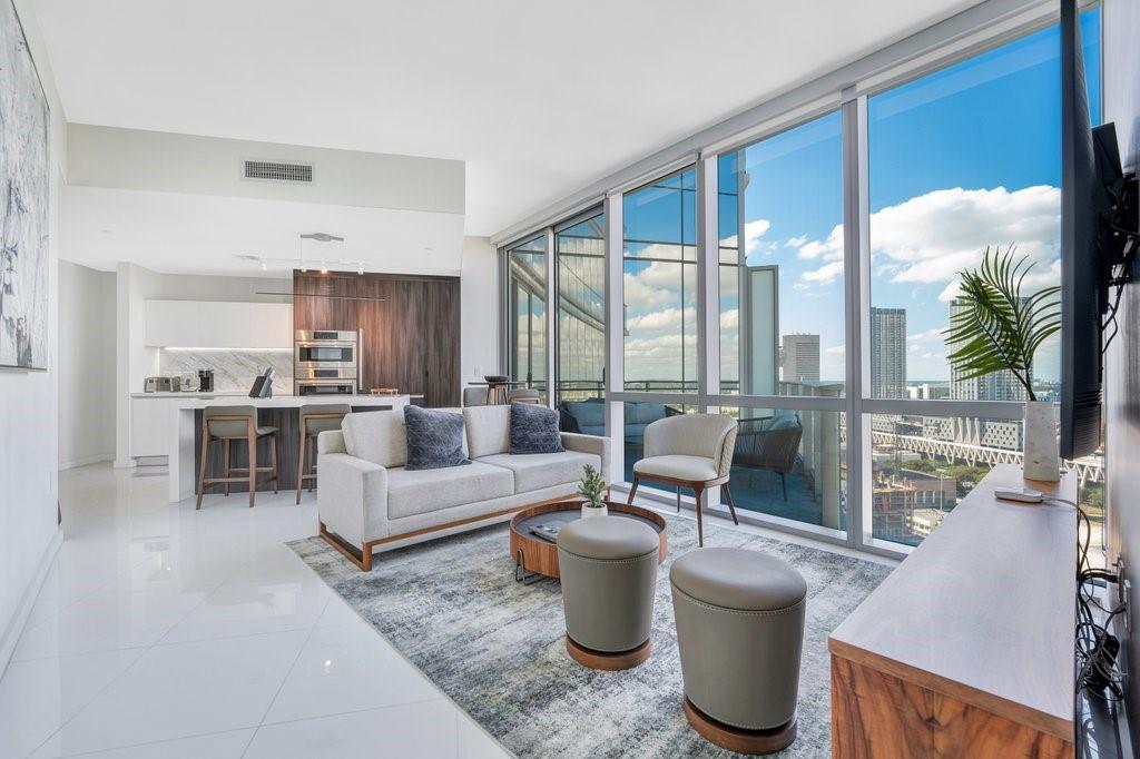 851 NE 1st Ave #2202, Miami, FL, 33132 - Investment Condo. Photo #1