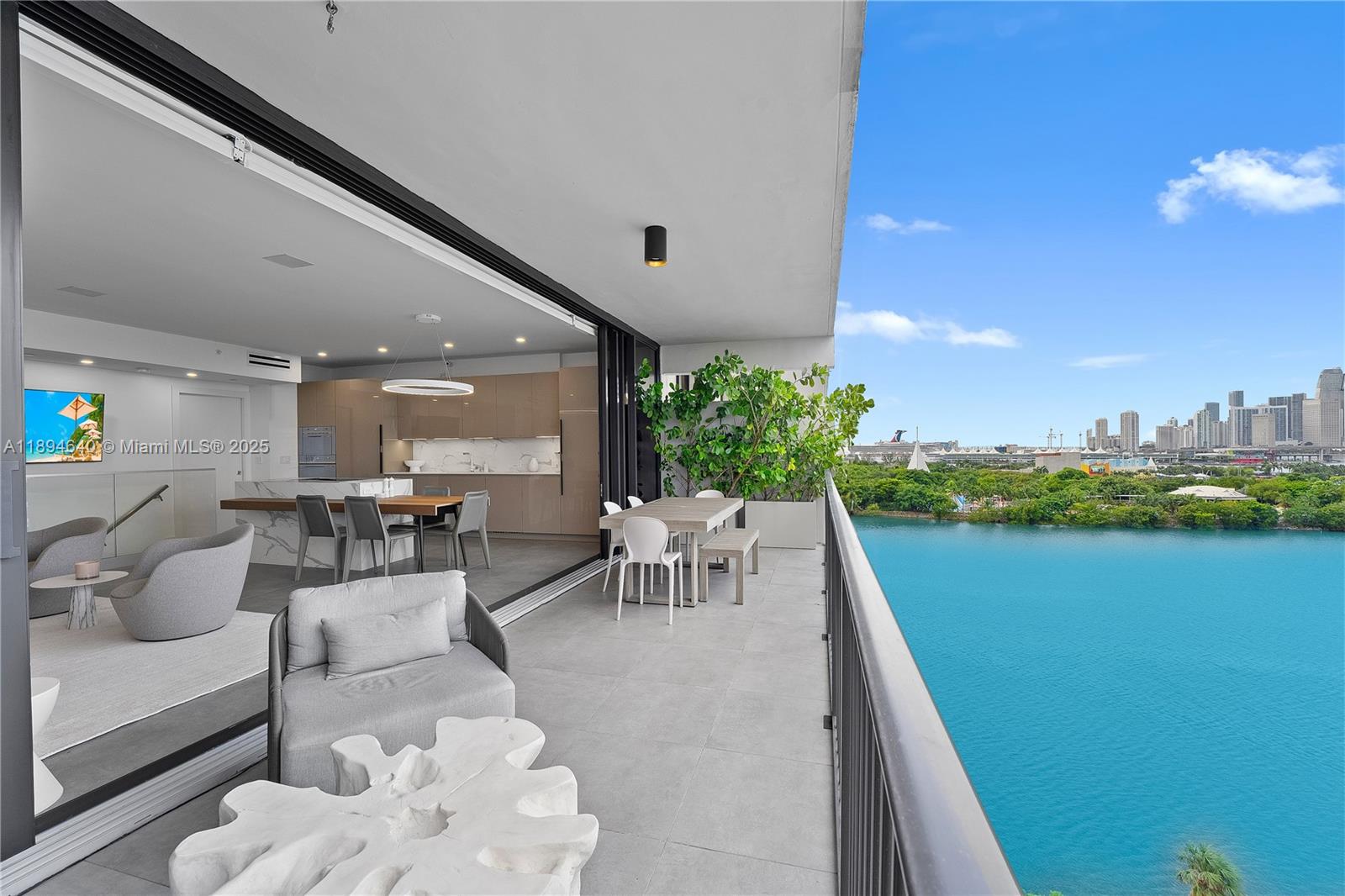 1000 Venetian Way #1006, Miami, FL, 33139 - Investment Condo. Photo #1