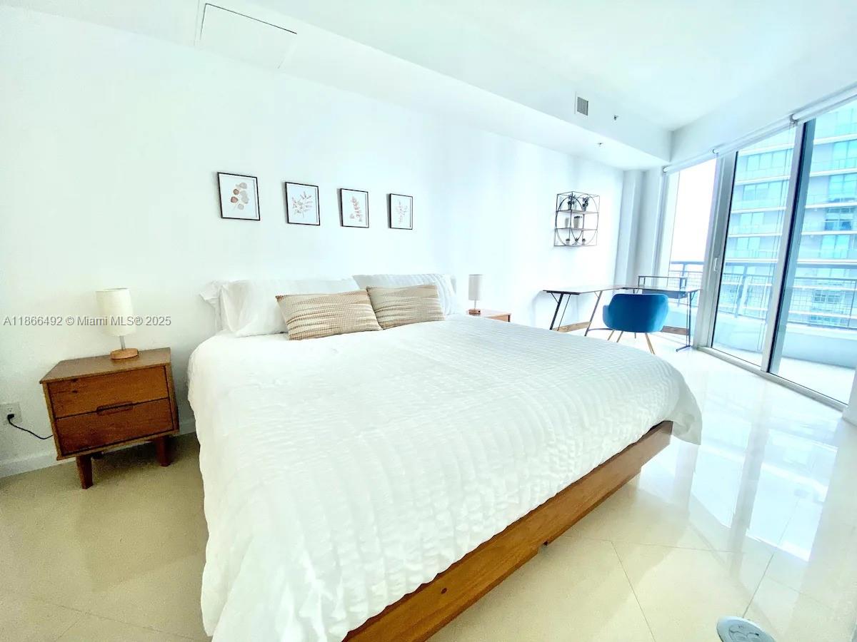 60 SW 13th St #4414, Miami, FL, 33130 - Investment Condo. Photo #1