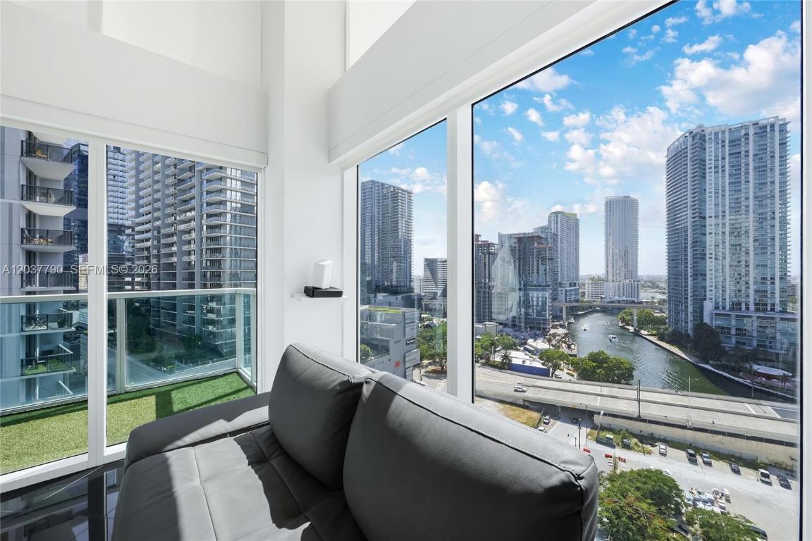 41 SE 5th #1116, Miami, FL, 33131 - Investment Condo. Photo #1