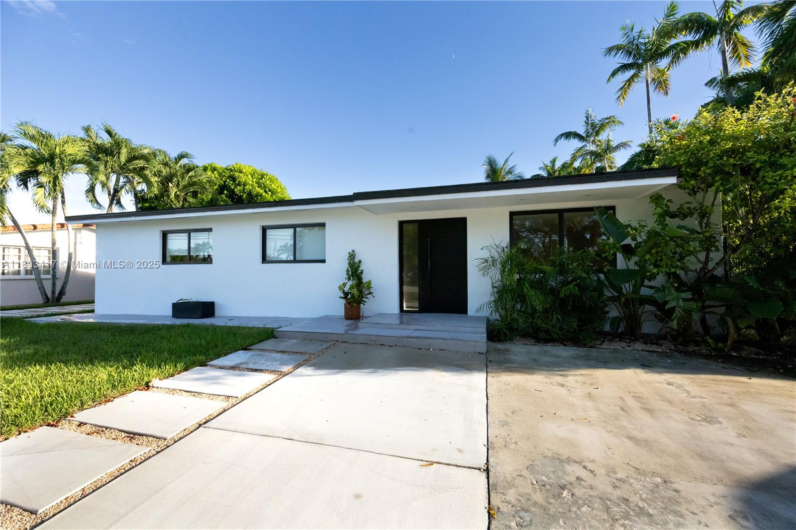 10250 SW 32nd St, Miami, FL, 33165 - Investment Single Family Home. Photo #1