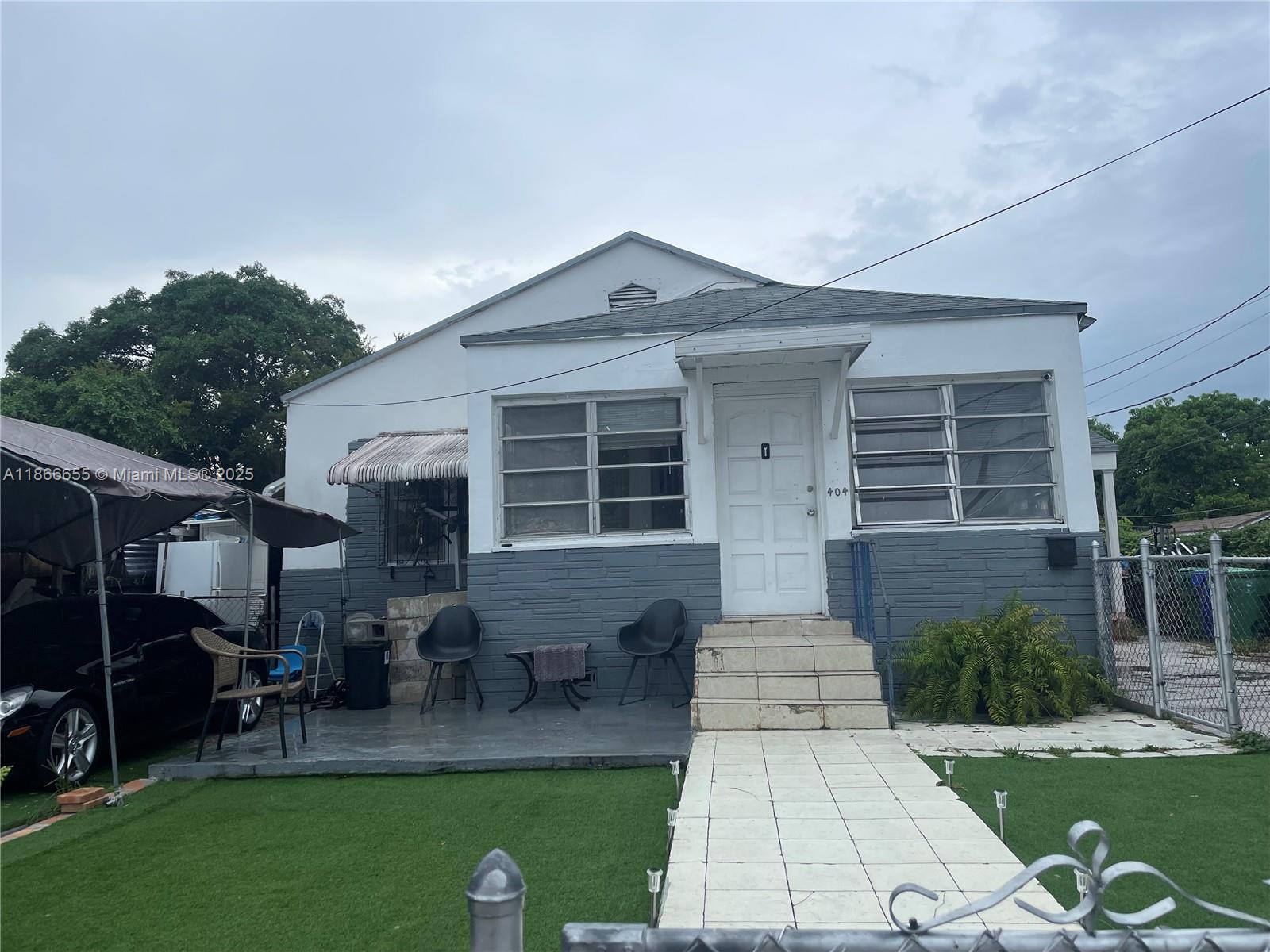 404 NW 23rd Ct, Miami, FL, 33125 - Investment Single Family Home. Photo #1