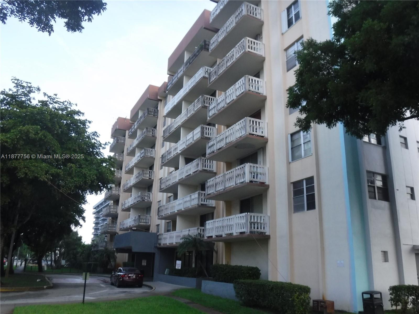 15600 NW 7th Ave #618, Miami, FL, 33169 - Investment Condo. Photo #1