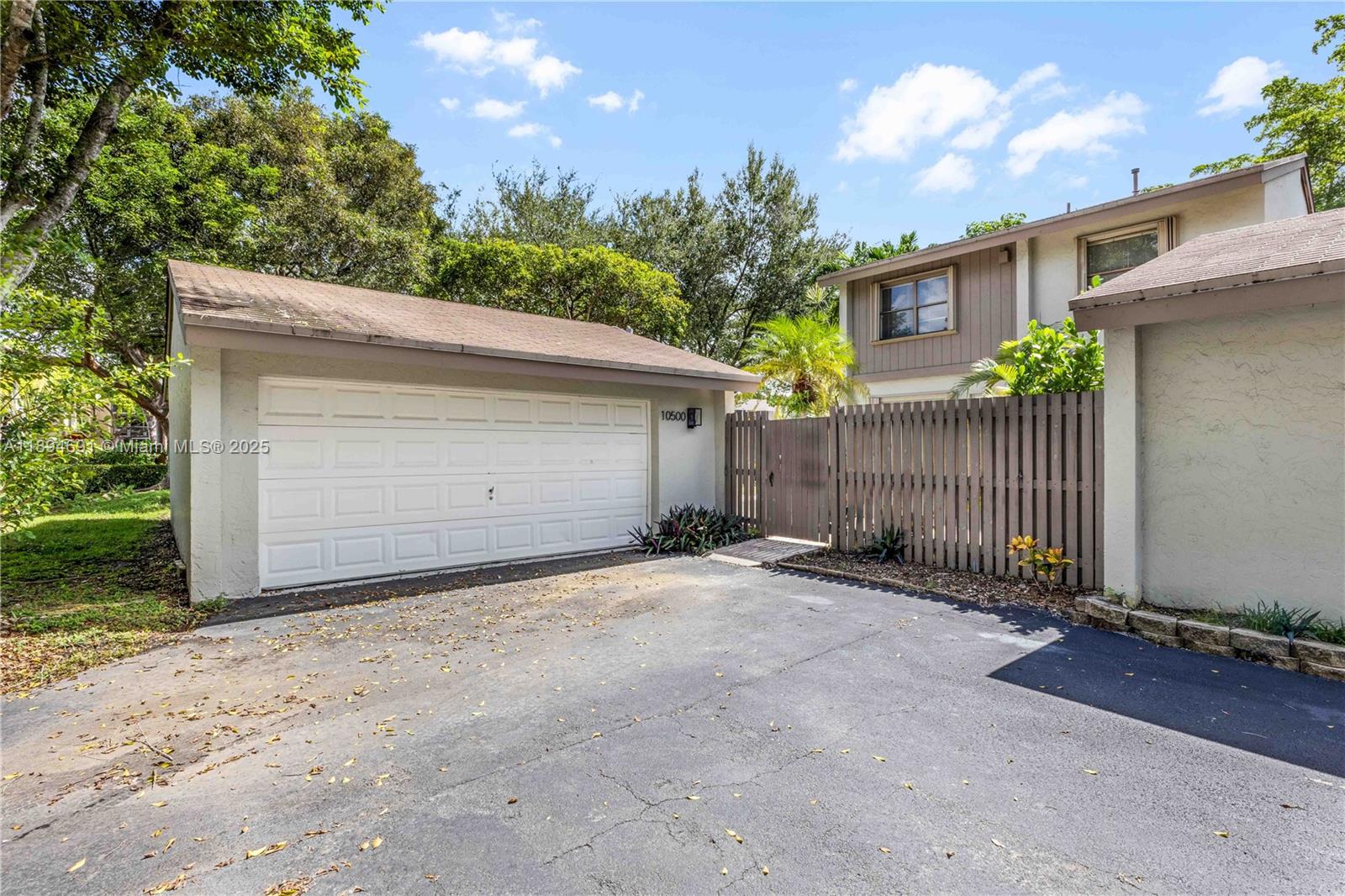 10500 SW 112th Ave, Miami, FL, 33176 - Investment Townhome. Photo #1