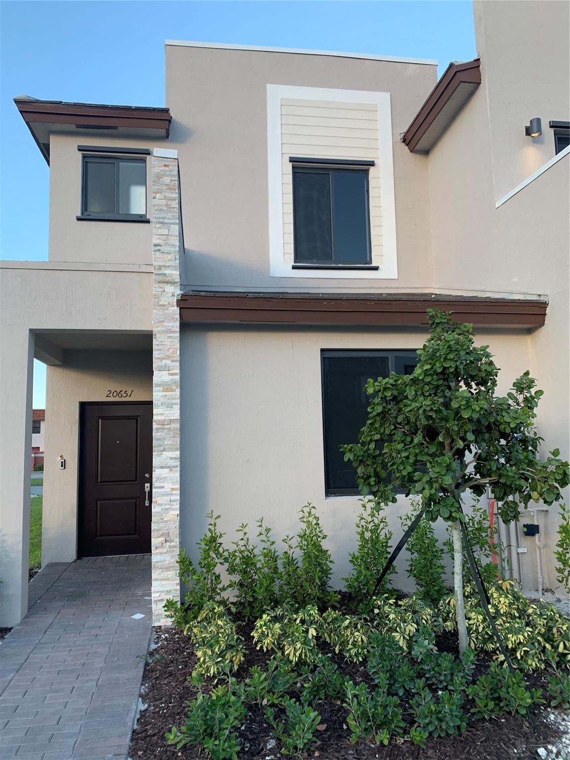 20651 NE 7 PL, Miami, FL, 33179 - Investment Townhome. Photo #1