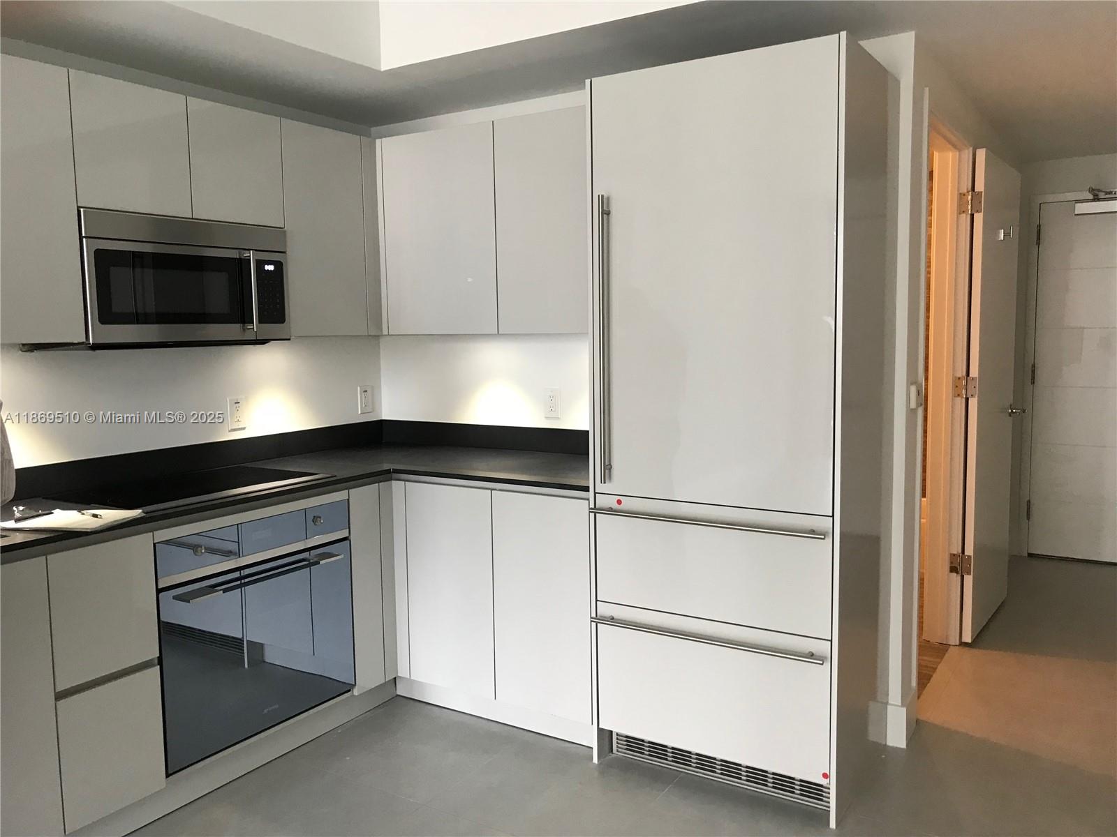 1010 Brickell Ave #2110, Miami, FL, 33131 - Investment Condo. Photo #1