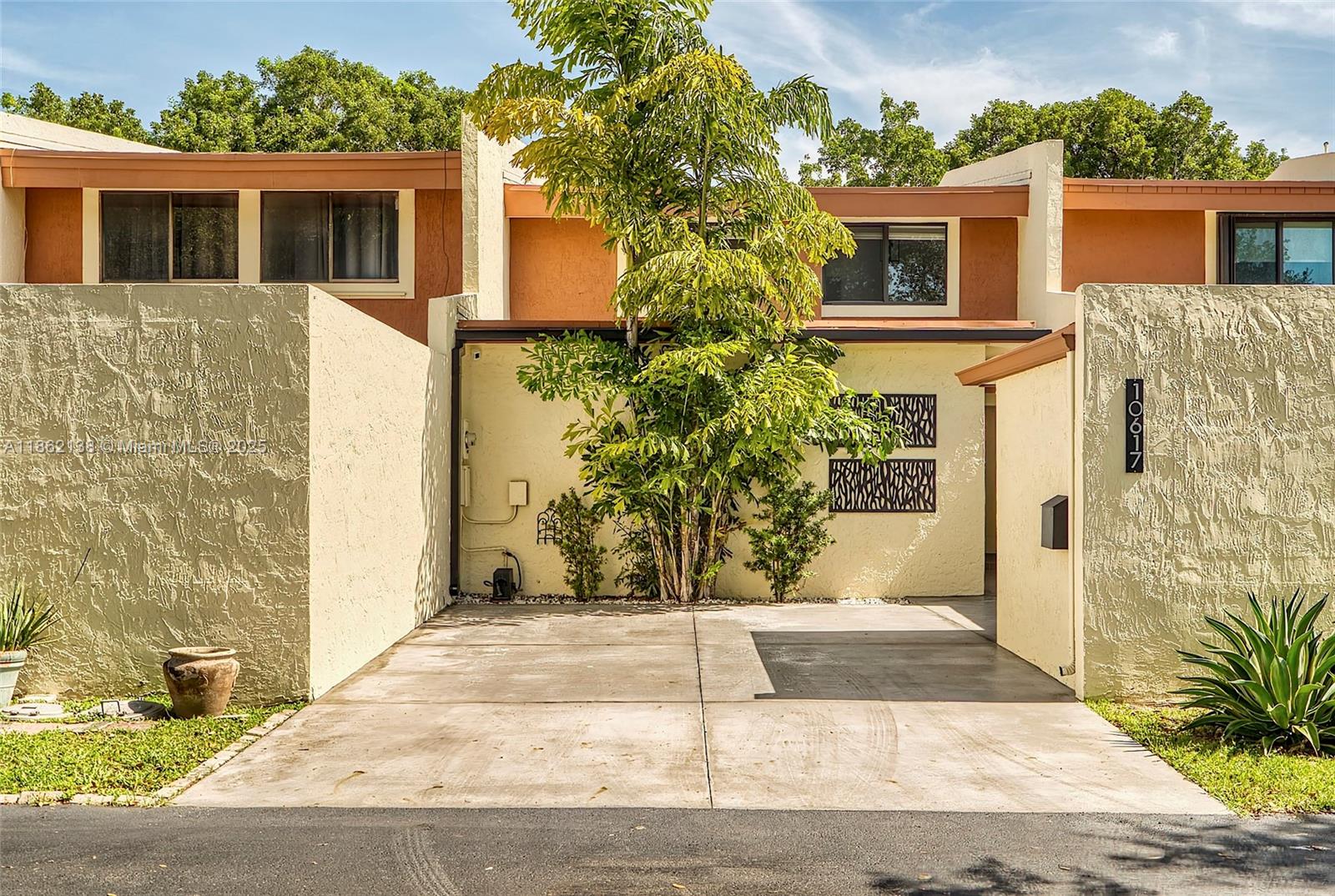 10617 SW 79th Ter, Miami, FL, 33173 - Investment Townhome. Photo #1