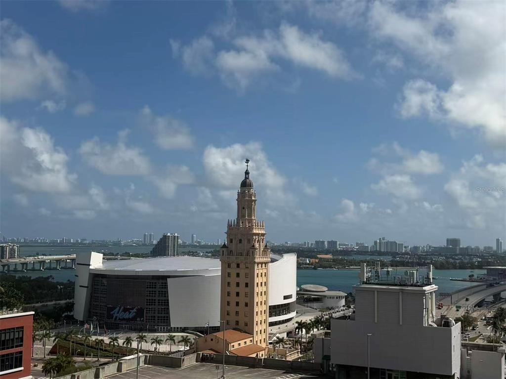 121 NE 5TH #1413, Miami, FL, 33132 - Investment Condo. Photo #1