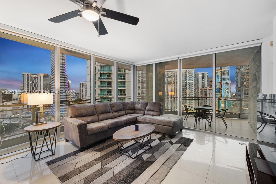 90 SW 3rd #2504, Miami, FL, 33130 - Investment Condo. Photo #1