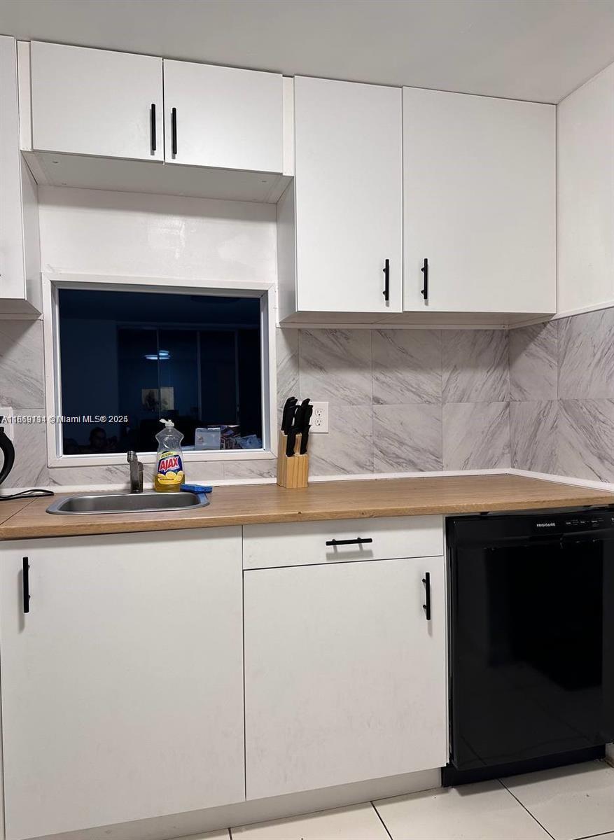 Residential in Hallandale Beach - Photo 10