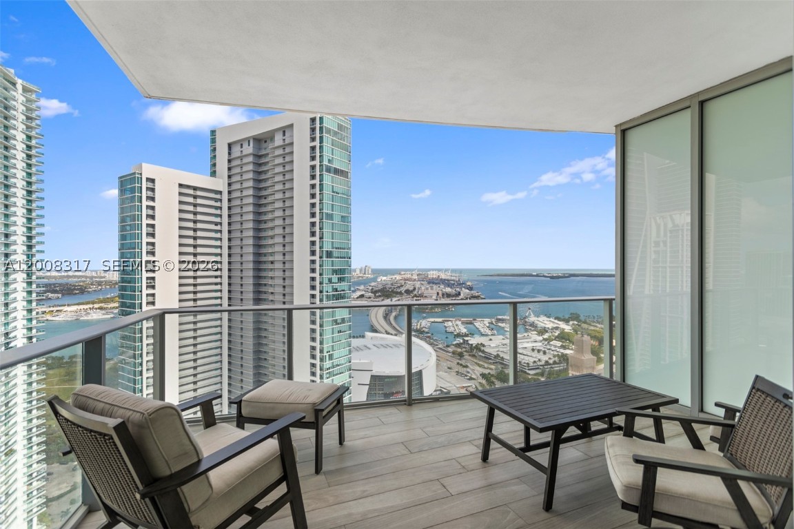 851 NE 1st #3707, Miami, FL, 33132 - Investment Condo. Photo #1