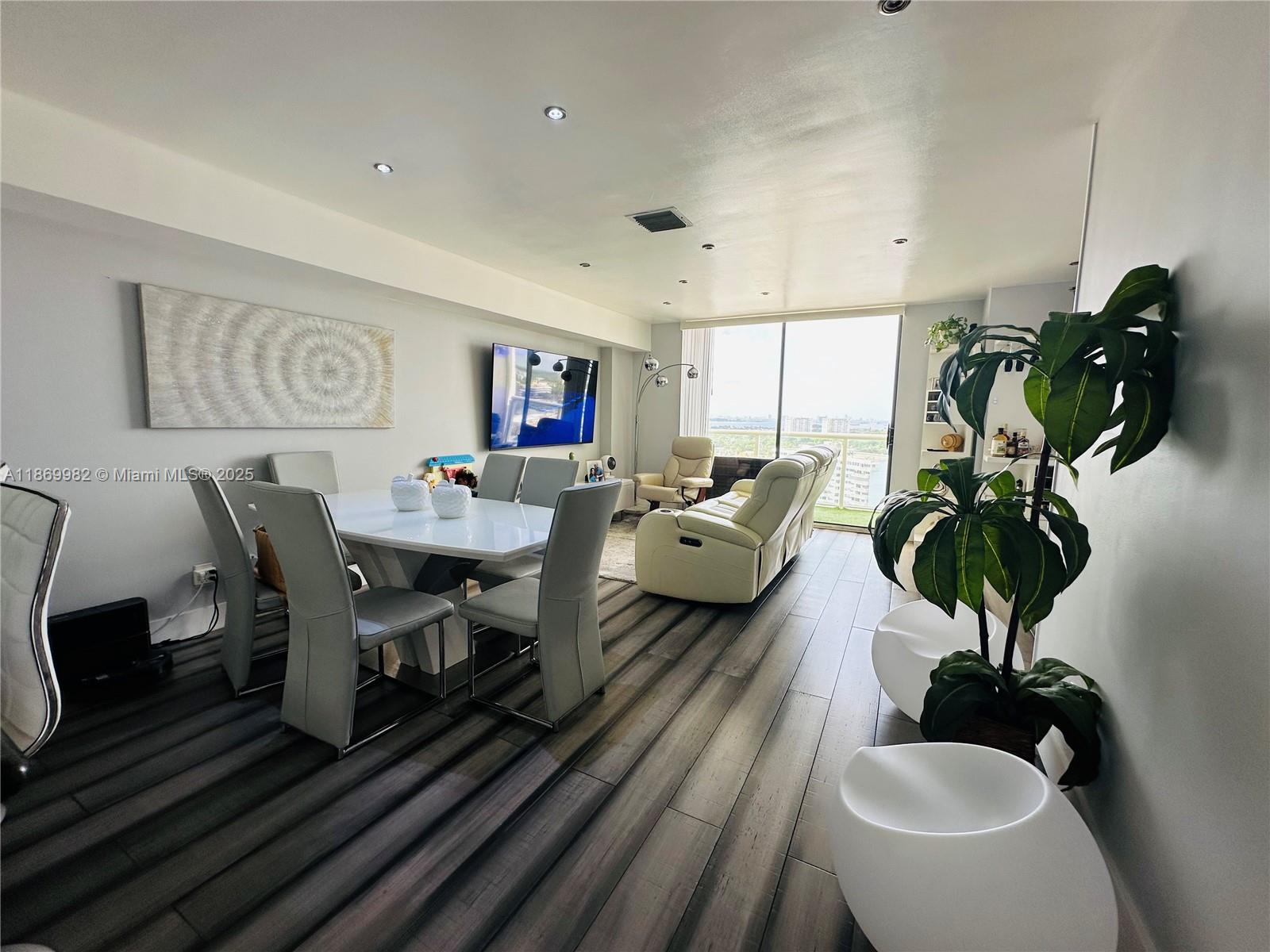 13499 S BISCAYNE BLVD #1702, Miami, FL, 33181 - Investment Condo. Photo #1