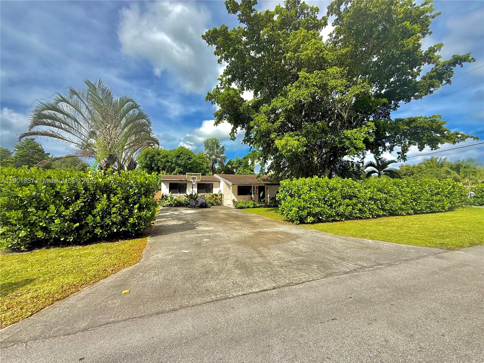 125 NE 150th St, Miami, FL, 33161 - Investment Single Family Home. Photo #1