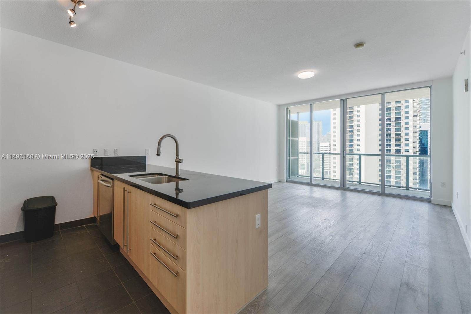 1111 SW 1st Ave #2624-N, Miami, FL, 33130 - Investment Condo. Photo #1
