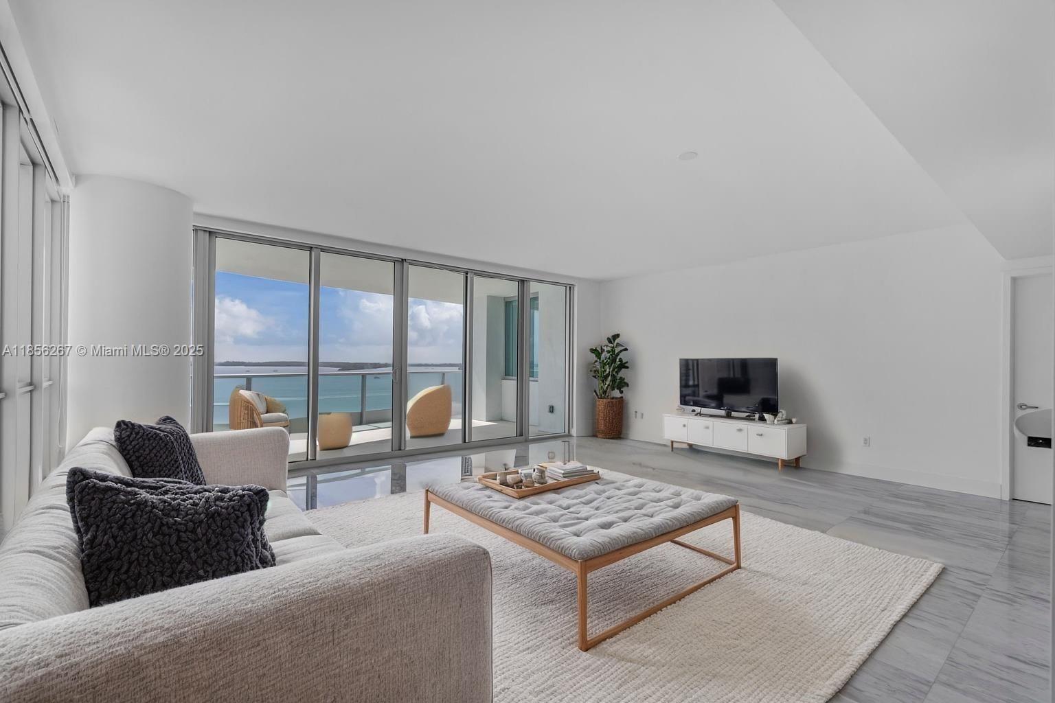 1331 Brickell Bay Dr #1201, Miami, FL, 33131 - Investment Condo. Photo #1