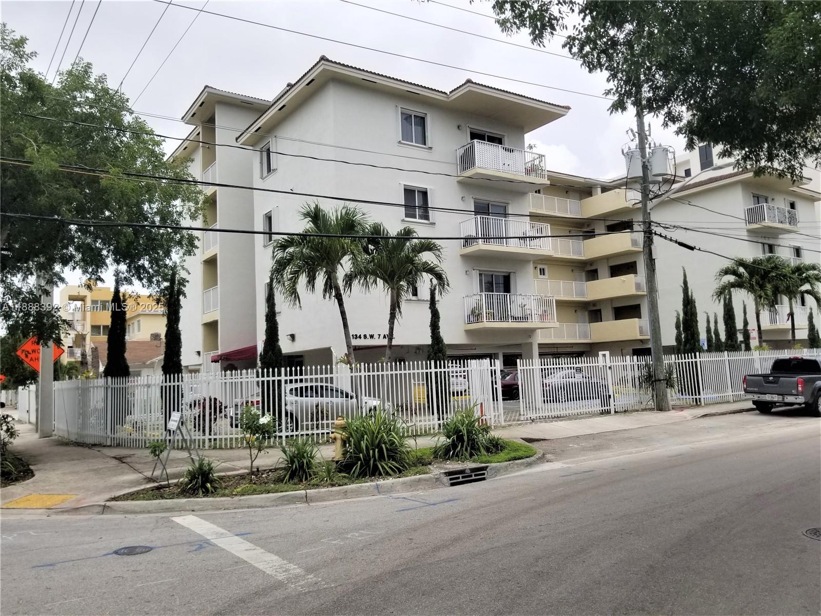 134 SW 7th Ave #402, Miami, FL, 33130 - Investment Condo. Photo #1