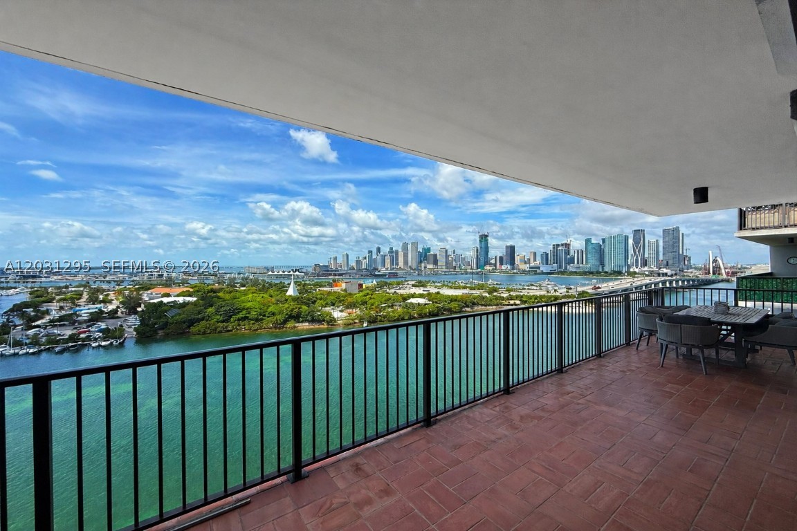 1000 Venetian #1703, Miami, FL, 33139 - Investment Condo. Photo #1