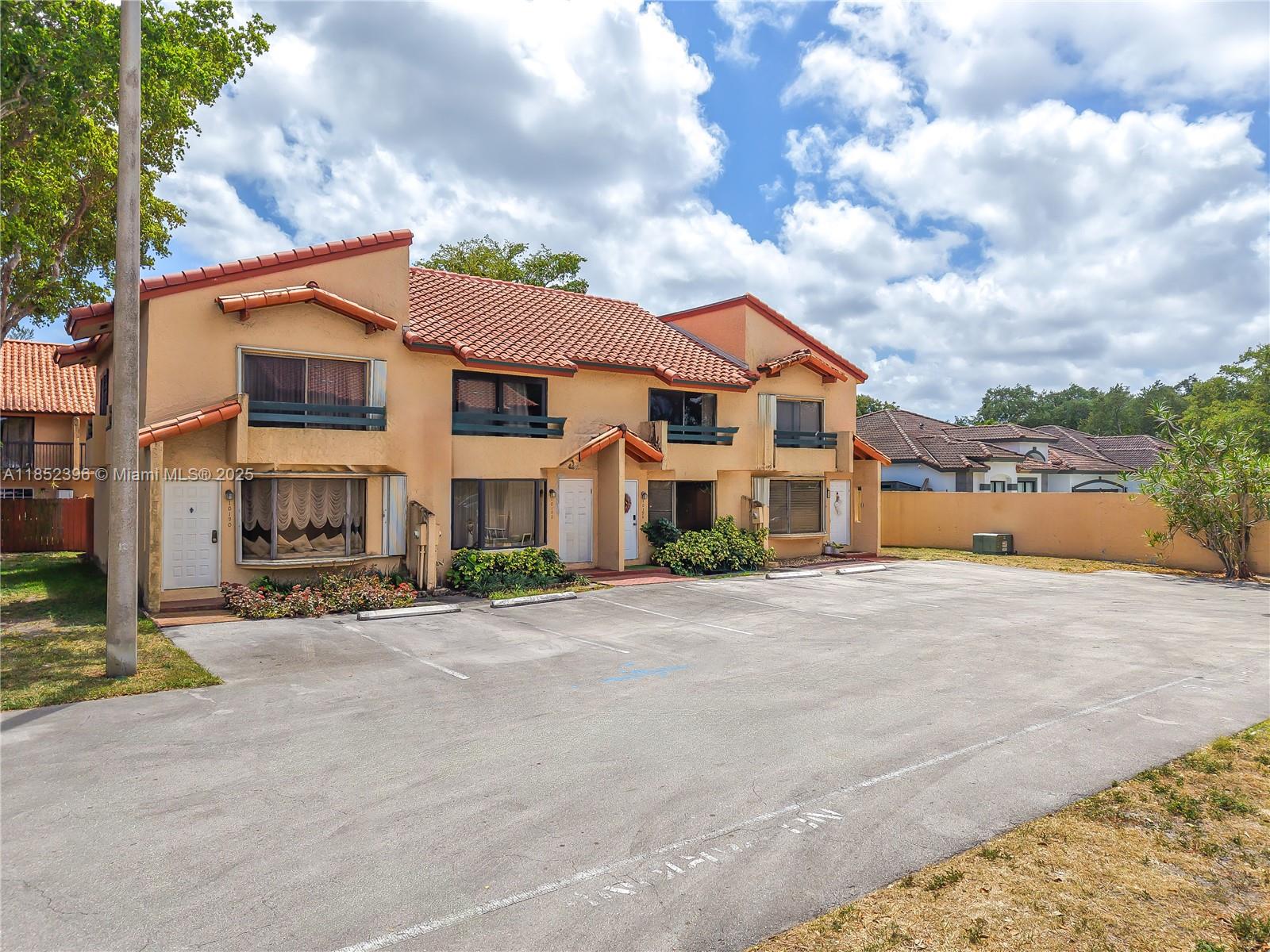 10194 SW 77th Ct, Miami, FL, 33156 - Investment Townhome. Photo #1