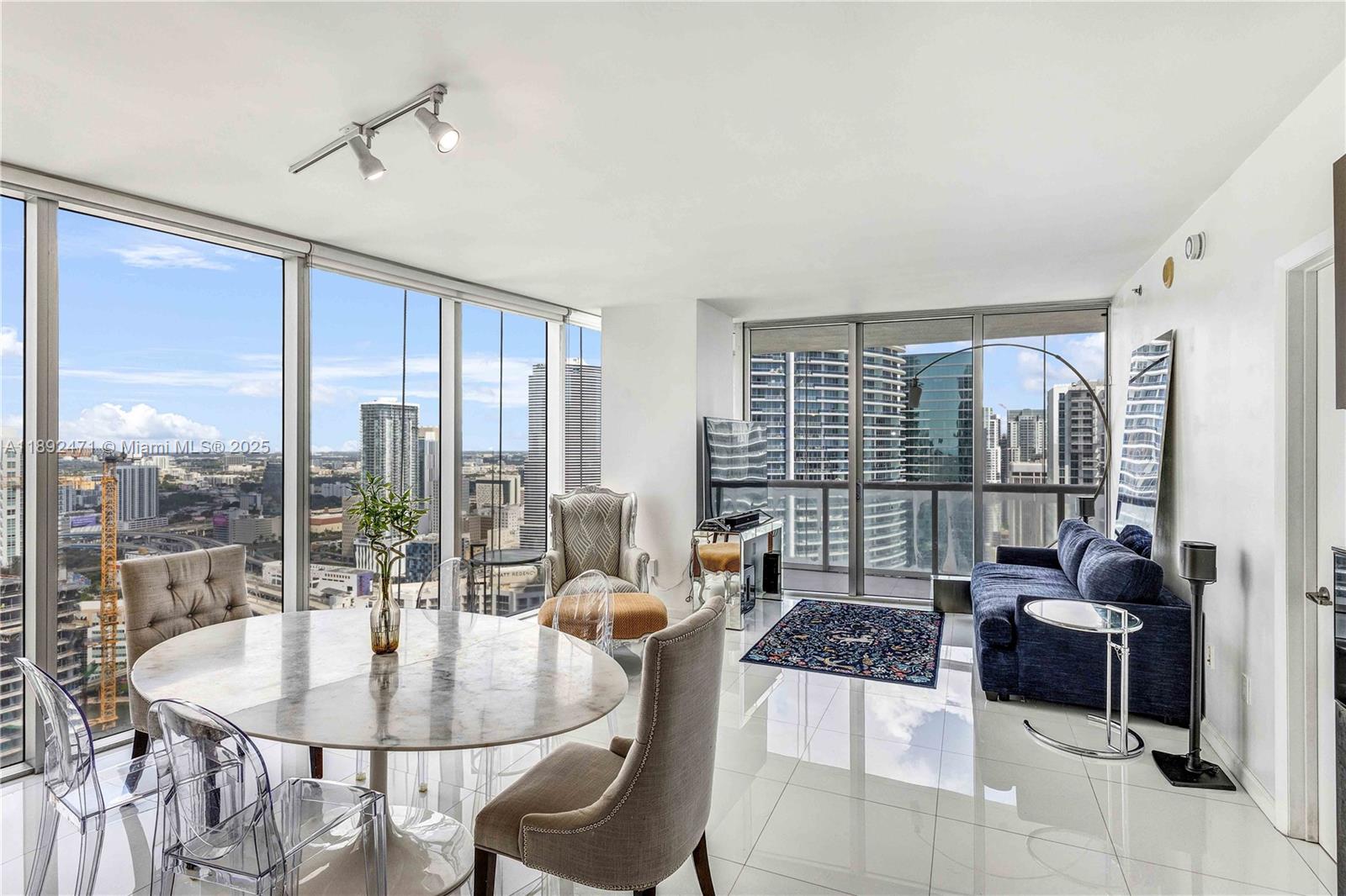 475 Brickell Ave #4015, Miami, FL, 33131 - Investment Condo. Photo #1