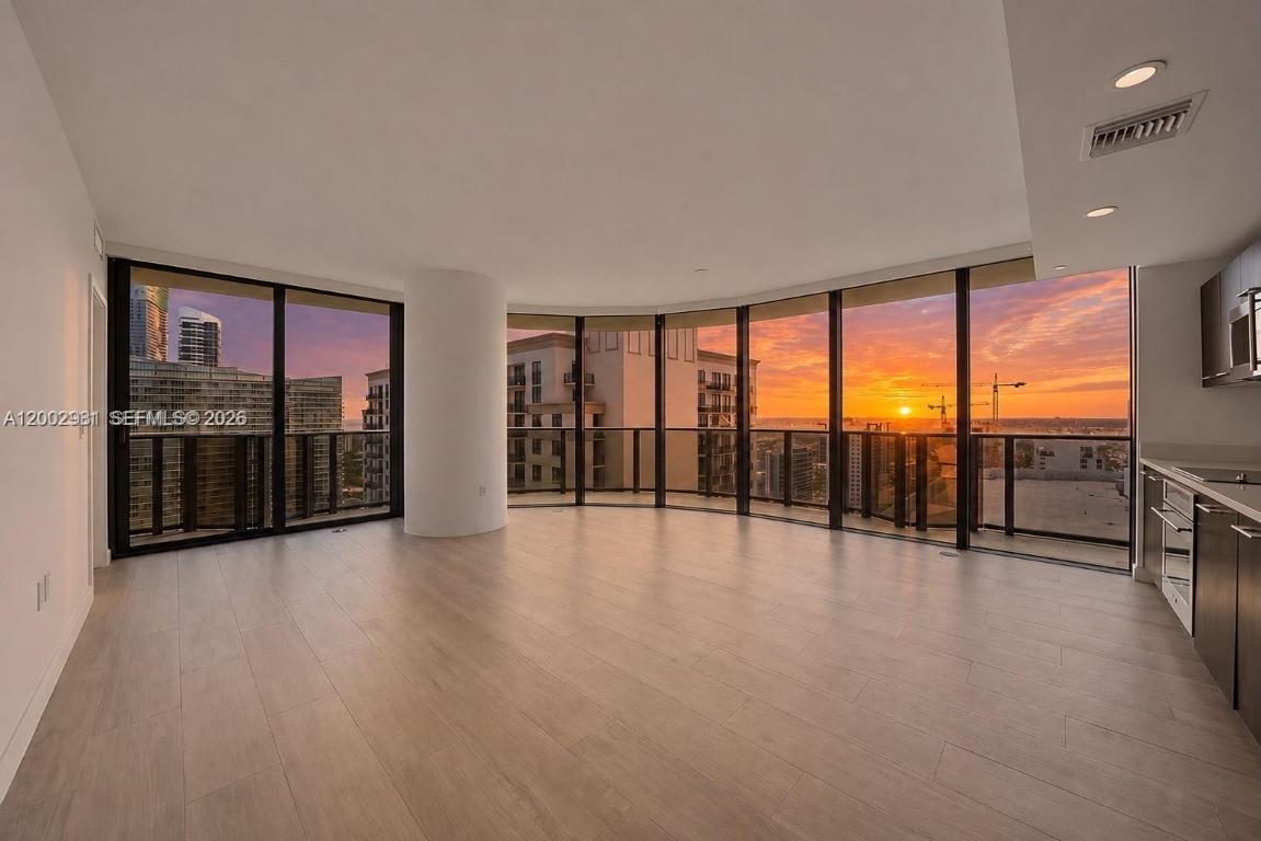 55 SW 9th #3106, Miami, FL, 33130 - Investment Condo. Photo #1