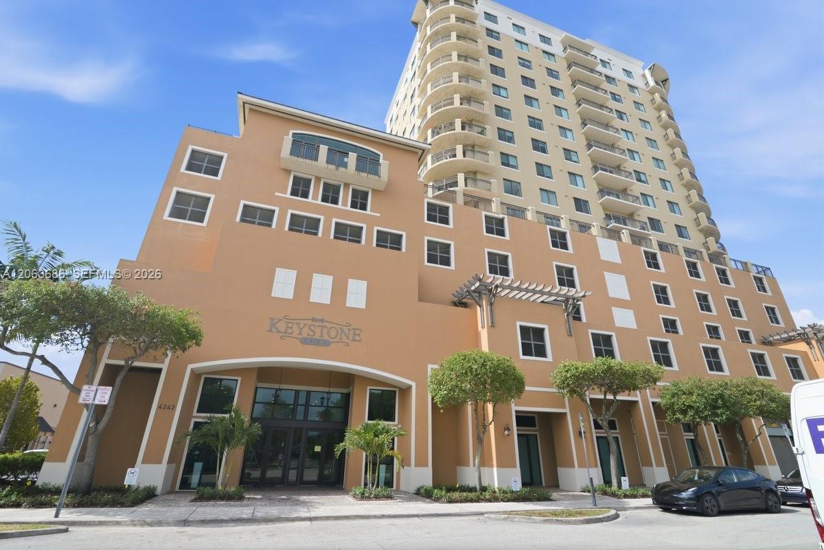 4242 NW 2nd #807, Miami, FL, 33126 - Investment Condo. Photo #1