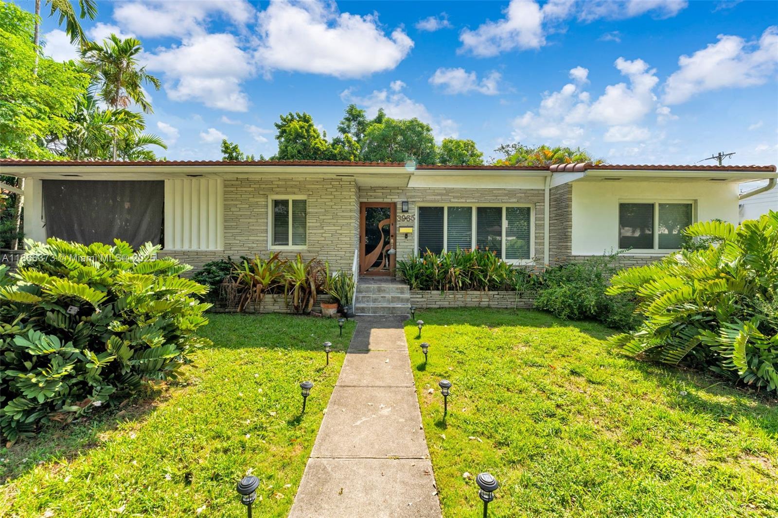 3965 SW 60th Ct, Miami, FL, 33155 - Investment Single Family Home. Photo #1