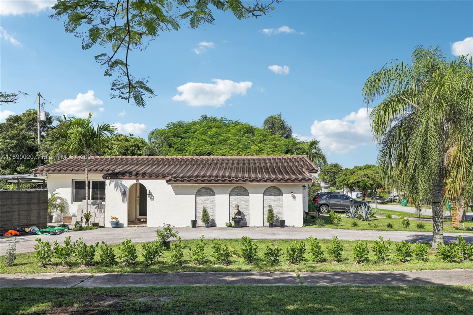 8800 SW 42nd St, Miami, FL, 33165 - Investment Single Family Home. Photo #1
