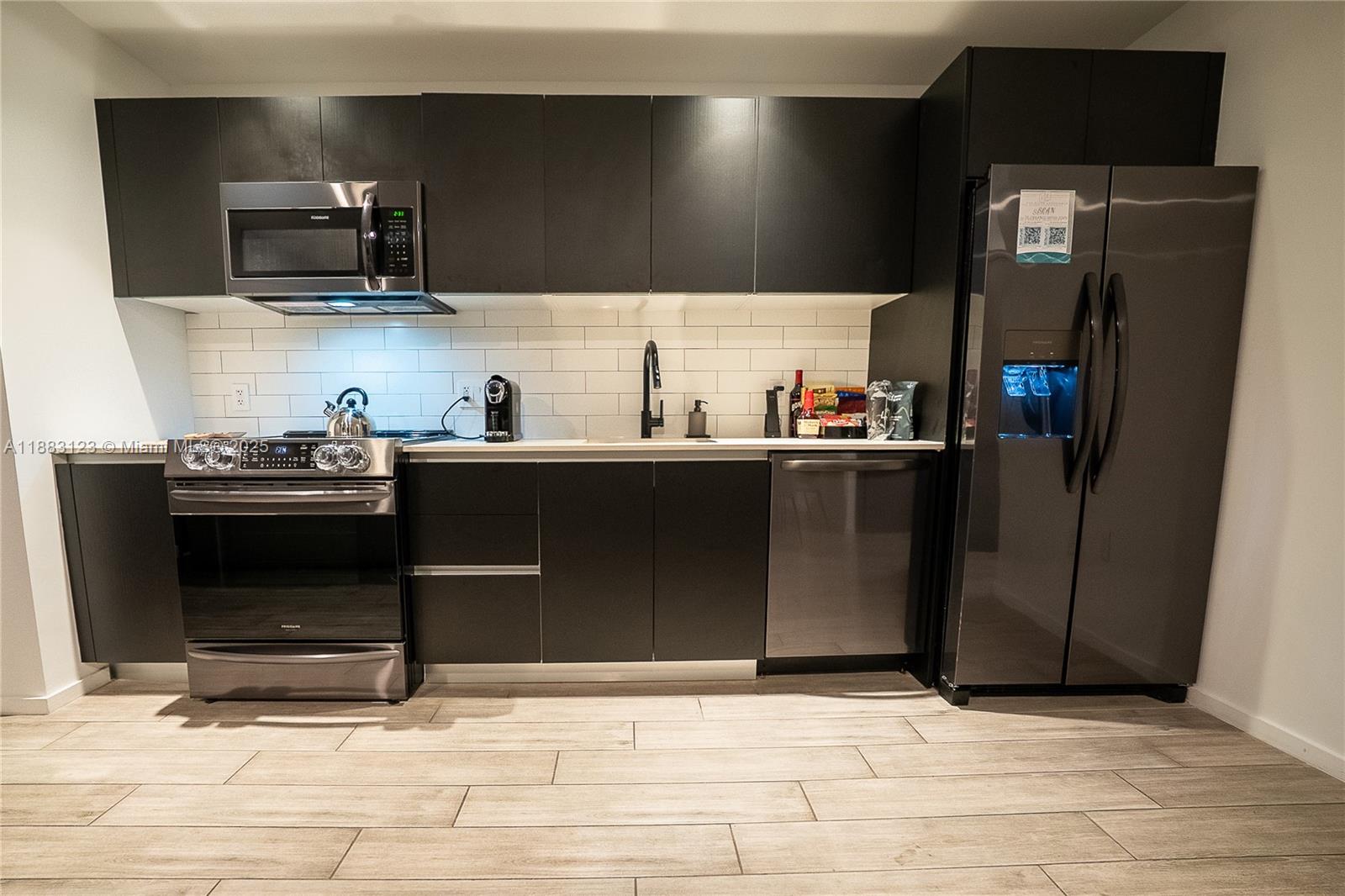 398 NE 5th St #1615, Miami, FL, 33132 - Investment Condo. Photo #1