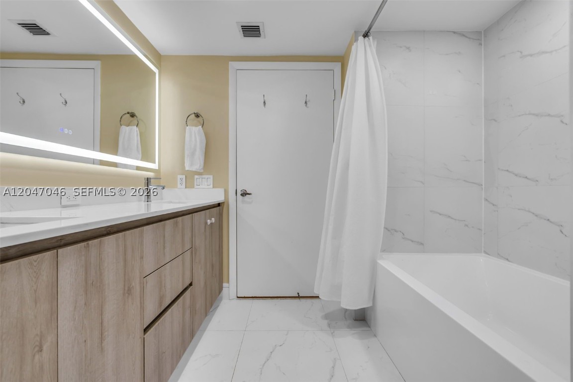 41 SE 5th #908, Miami, FL, 33131 - Investment Condo. Photo #1