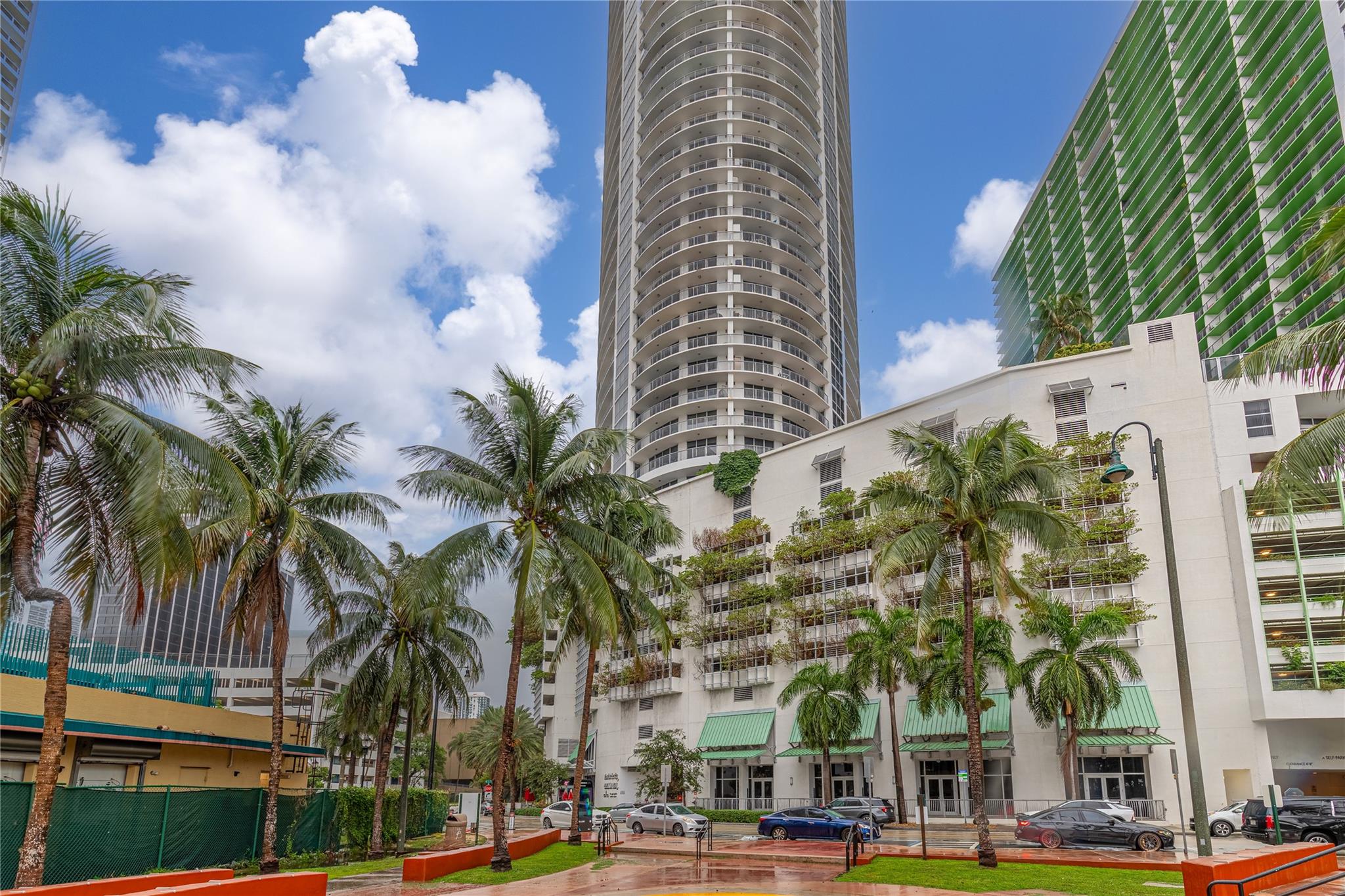 1750 N Bayshore Dr #1112, Miami, FL, 33132 - Investment Condo. Photo #1