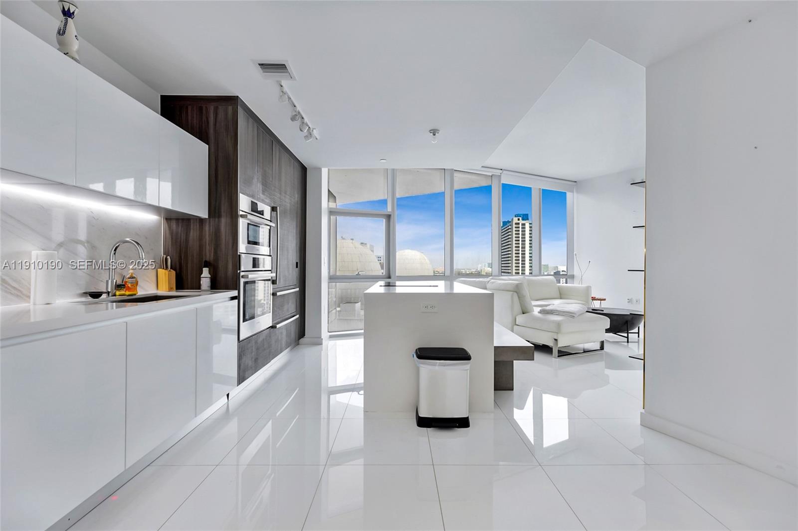 851 NE 1st #1202, Miami, FL, 33132 - Investment Condo. Photo #1