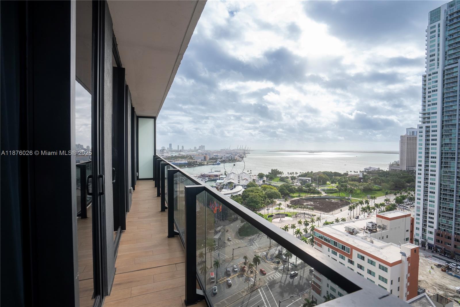 398 NE 5th St #1617, Miami, FL, 33132 - Investment Condo. Photo #1