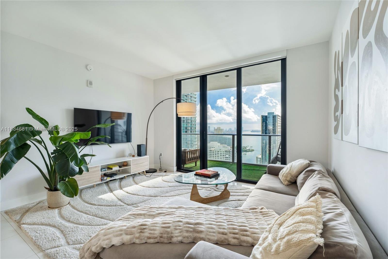 1010 Brickell Ave #3004, Miami, FL, 33131 - Investment Condo. Photo #1